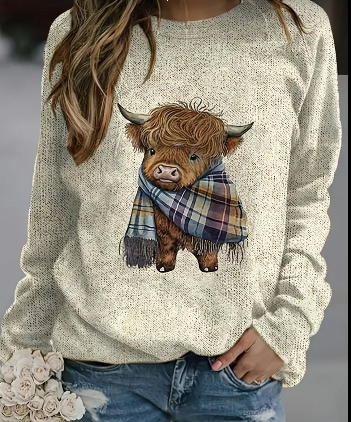 WOMEN'S CASUAL LONG SLEEVE ROUND NECK T-SHIRT WITH HIGHLAND COW PLAID SCARF PRINT